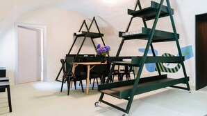 House | Dapur peribadi | Peti sejuk/penyejuk beku saiz penuh, ketuhar 