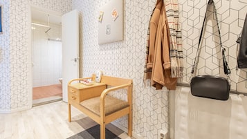 City Apartment | Premium bedding, individually decorated, individually furnished