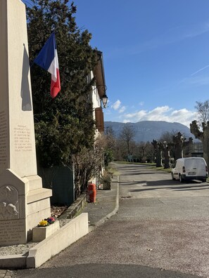 Third-party on-site parking