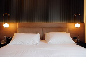 Quarto luxo | Frigobar, cofres nos quartos, escrivaninha, quartos à prova de som