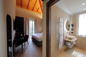Suíte clássica | Frigobar, cofres nos quartos, escrivaninha, quartos à prova de som