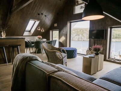 Cozy Loft Suite on the Oceanfront, close to Restaurant, Sauna and Boat Rental.