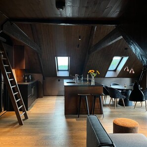 Interior - Cozy Loft Suite on the Oceanfront, close to Restaurant, Sauna and Boat Rental. (Trøndelag)