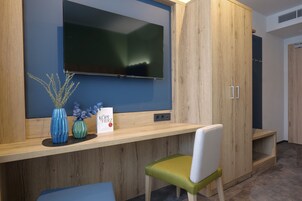 舒适单人房 | 起居区 | 电视