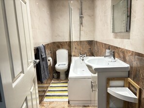 Toallas y papel higiénico