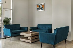 Lobby sitting area - Starlit Suites Newtown Kolkata (Barasat)