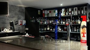 Restaurant - Crown Court Hotel & Bar. (Inverness)
