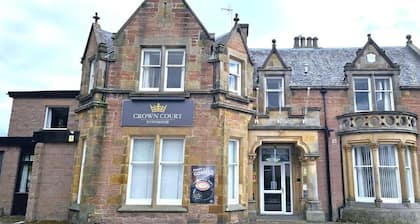 Crown Court Hotel & Bar.