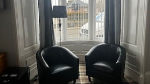 Senior Room | Desk, WiFi (free), bed sheets - Crown Court Hotel & Bar. (Inverness)