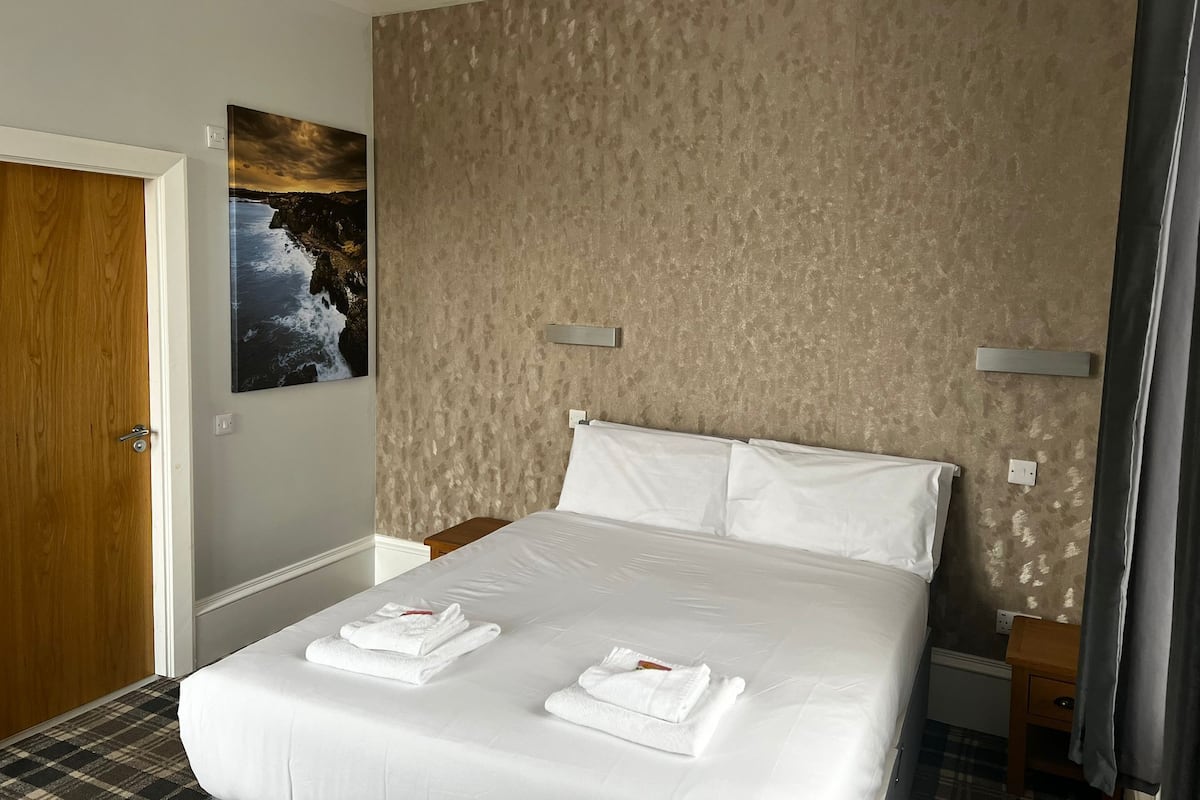 1 bedroom, desk, free WiFi, bed sheets