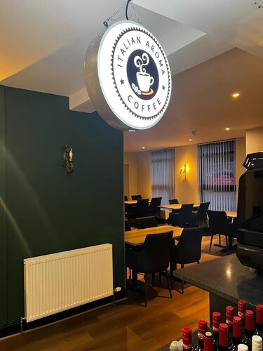 Crown Court Hotel & Bar.