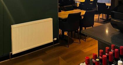 Crown Court Hotel & Bar.