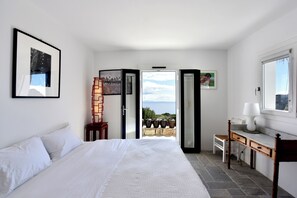 5 bedrooms, desk, iron/ironing board, travel cot - 5-Bedroom Villa with a Breathtaking Panoramic View of the Aegean. (Milos)
