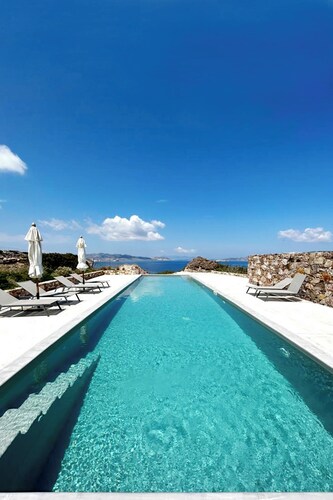 5-Bedroom Villa with a Breathtaking Panoramic View of the Aegean.