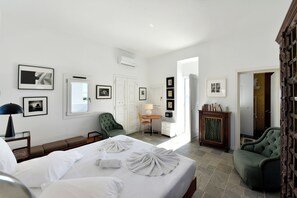 5 bedrooms, desk, iron/ironing board, travel cot