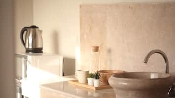 Family Apartment | Private kitchen | Microwave, electric kettle, freezer