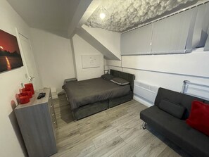 1 quarto, Wi-Fi de cortesia, roupa de cama