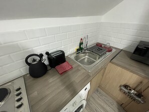 Geladeira, micro-ondas, fogão, cooktop