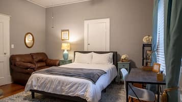 1 bedroom, desk, iron/ironing board, WiFi