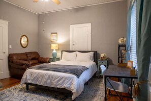 1 bedroom, desk, iron/ironing board, WiFi