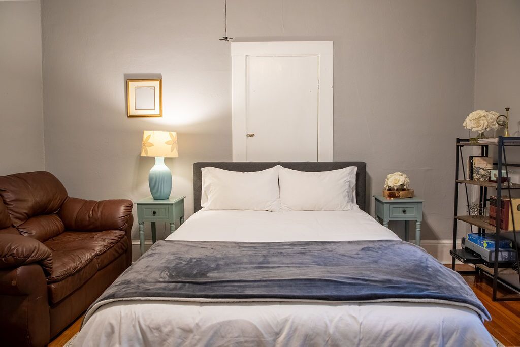 1 soverom, skrivebord, strykejern/-brett og wi-fi