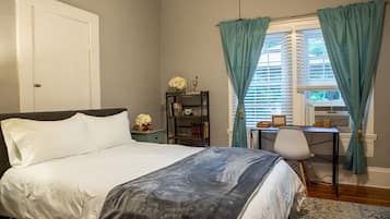 1 bedroom, desk, iron/ironing board, WiFi