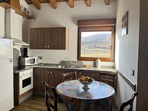 House | Private kitchen | Electric kettle - Casas rurales 4 valles (Matallana)
