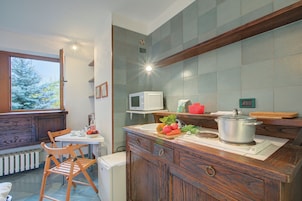 Family Studio, Mountain View (Fiori di Miele) | Private kitchen | Fridge, microwave, stovetop, cookware/dishes/utensils