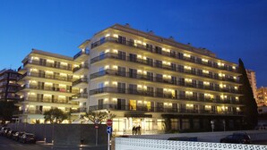 A multi-story hotel with balconies and a sign reading "Hotel Terramar". - Terramar (Calella)