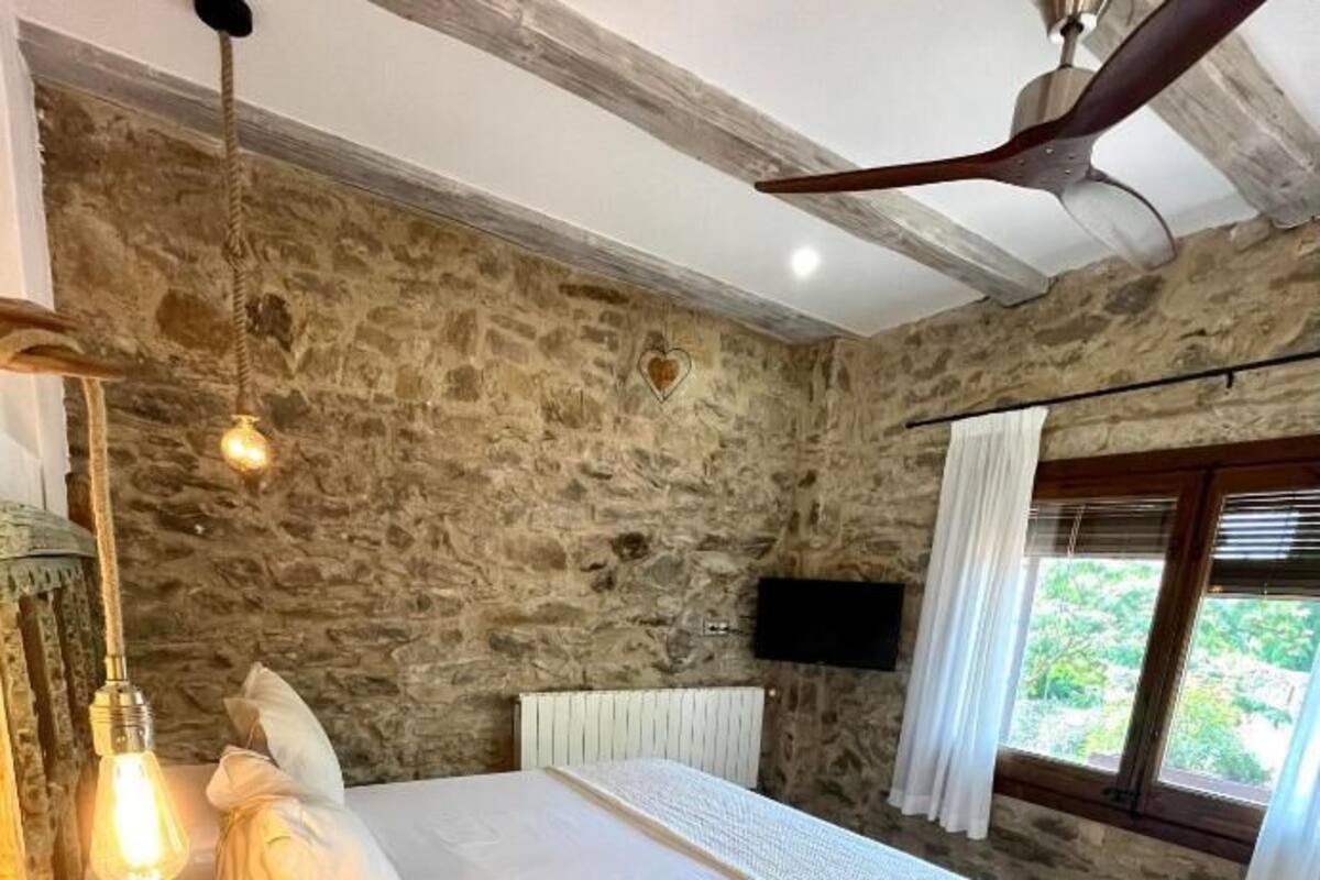 標準雙人房, 1 間臥室, 可攜帶寵物, 泳池景觀 | 高級寢具、熨斗/熨衣板、免費無線上網、床單