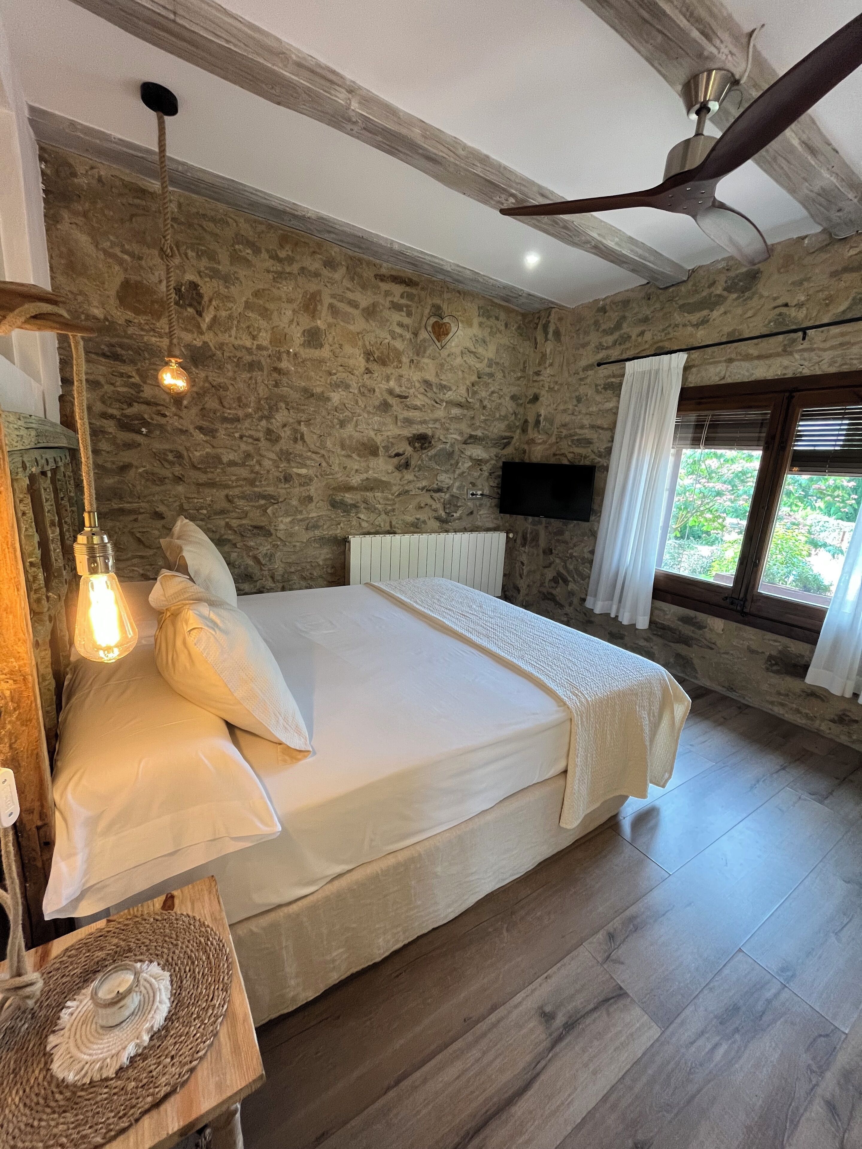 Ropa de cama de alta calidad y tabla de planchar con plancha 