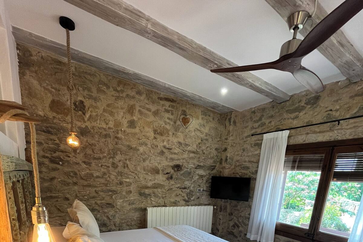 Ropa de cama de alta calidad y tabla de planchar con plancha