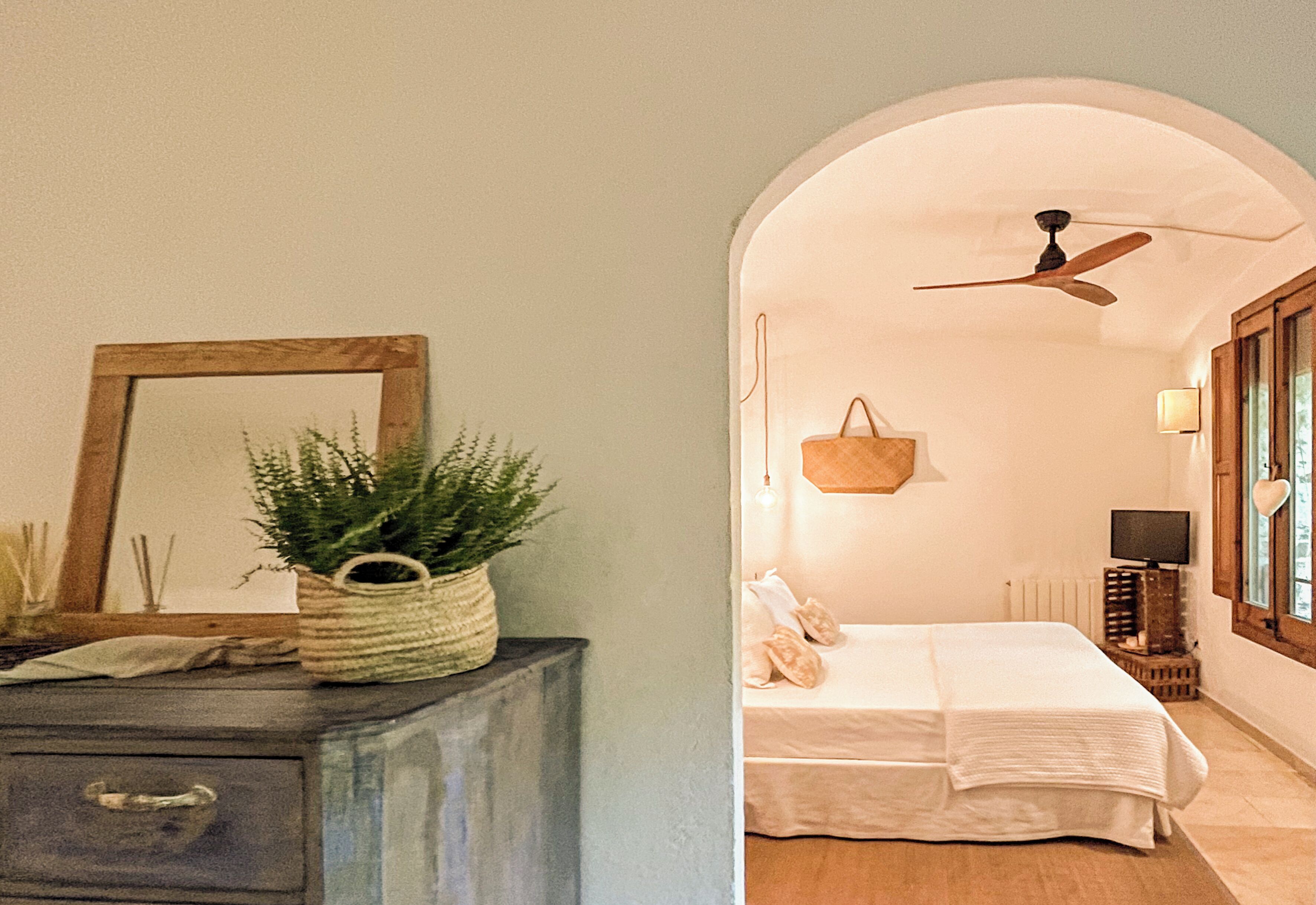 Habitació doble superior | Roba de llit d'alta qualitat, planxa i posts de planxar i wifi gratuïta 