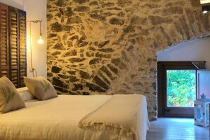 Chambre Classique | Literie de qualité supérieure, fer et planche à repasser, Wi-Fi gratuit