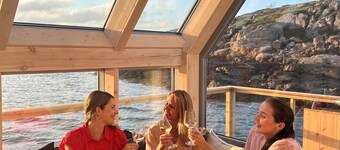 Unforgettable Floating Suite, located in the beautiful Kvenvær archipelago