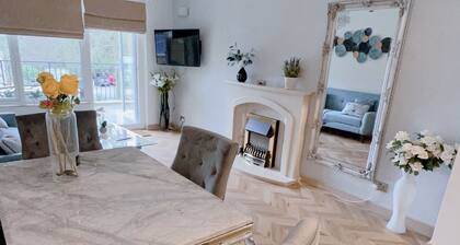 Beautiful 3 Bedroom Apartment in Bournemouth
