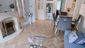 Apartment | Living area | Fireplace