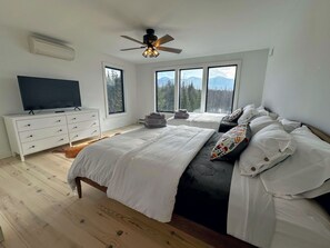 4 bedrooms, iron/ironing board, free WiFi, bed sheets