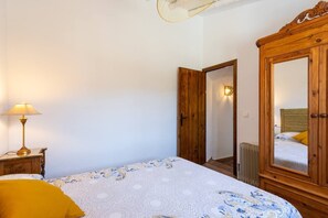 2 bedrooms, iron/ironing board, travel crib, free WiFi