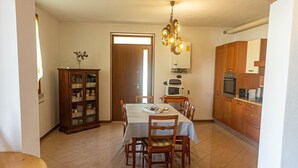 Leilighet – superior, balkong, 1. etasje | Spisestue