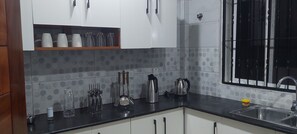 Microwave, oven, stovetop - Luxe Apartment at Makongo after Mlimani City (Dar es Salaam)
