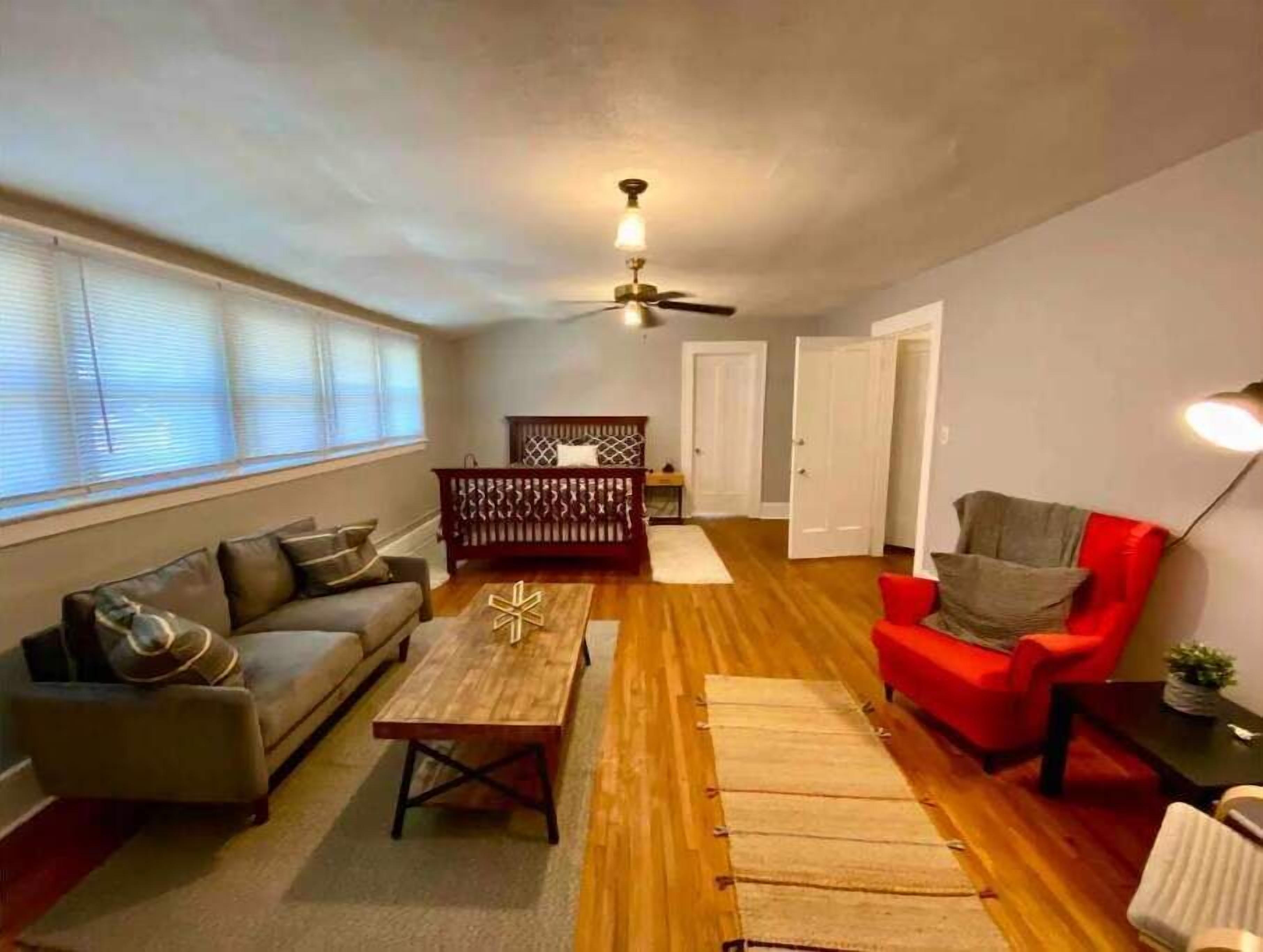Spacious historic 1917 Craftsman near Downtown