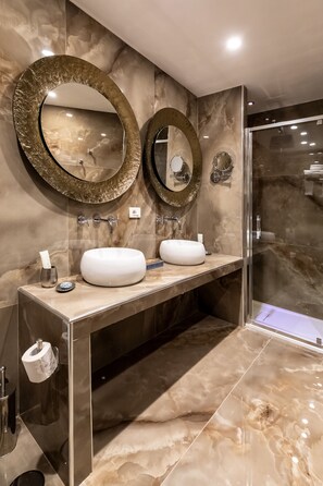 Grand Suite | Bathroom | Slippers - Residenza Pierret (Rome)