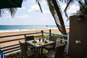 Outdoor dining - Ten30 Hikkaduwa (Hikkaduwa)