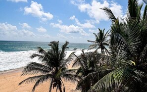 On the beach - Ten30 Hikkaduwa (Hikkaduwa)