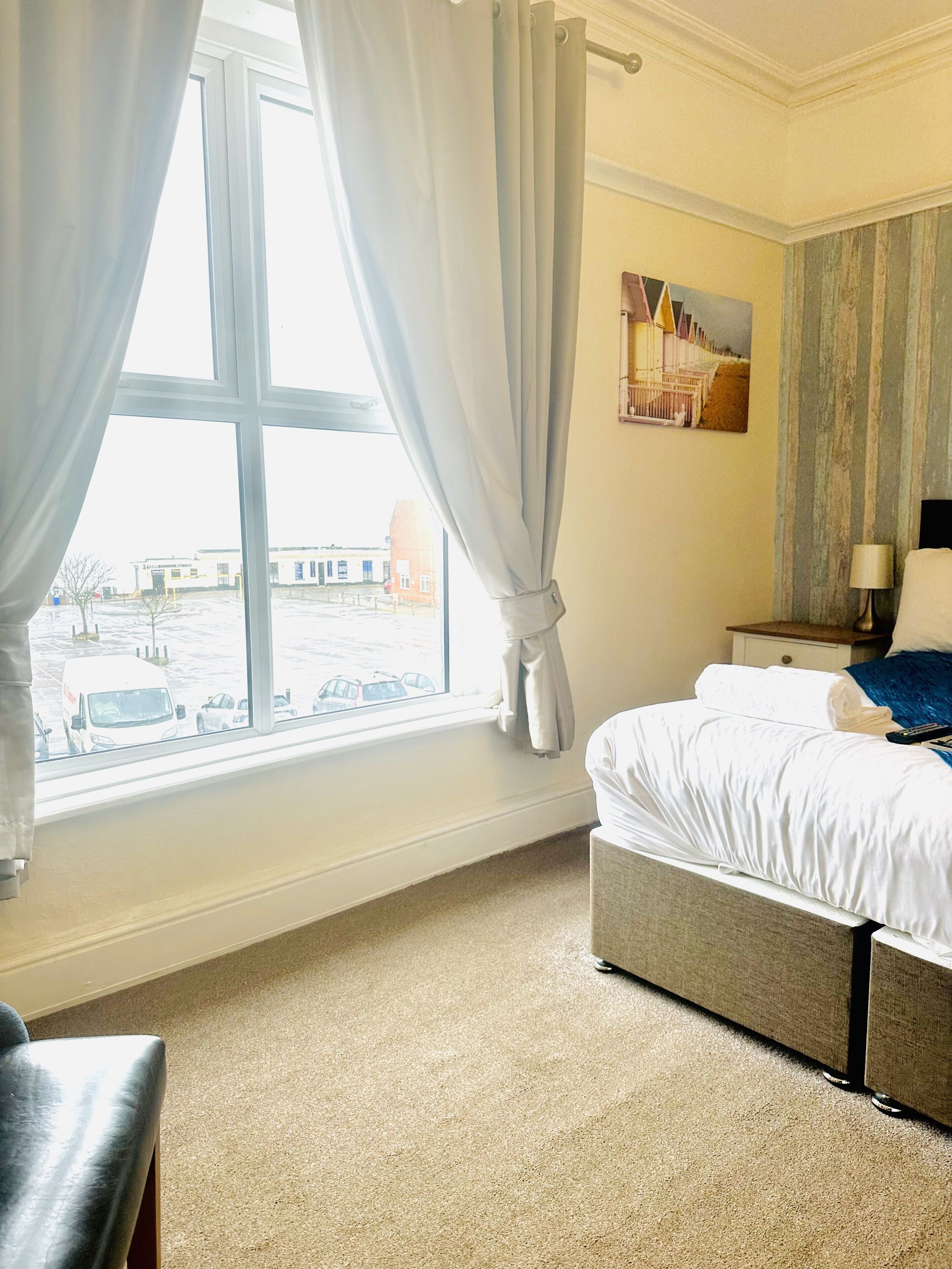 واي فاي مجانًا وملاءات أسرّة