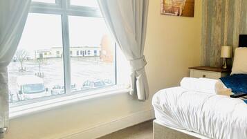 Kahden hengen standard-huone, 1 parisänky, merinäköala | Ilmainen Wi-Fi, vuodevaatteet