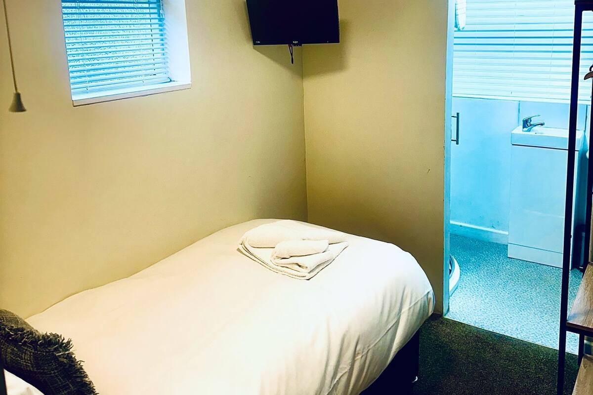 Standard Single Room, 1 Twin Bed | WiFi (free), bed sheets