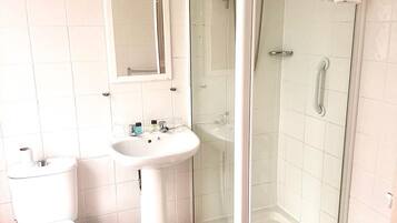 Standard Double Room, 1 King Bed, Sea View | Bathroom