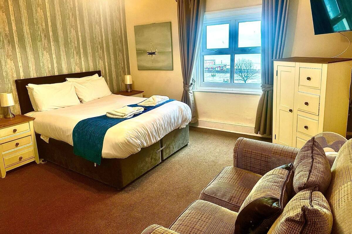 Standard Triple Room, Multiple Beds, Sea View | WiFi (free), bed sheets